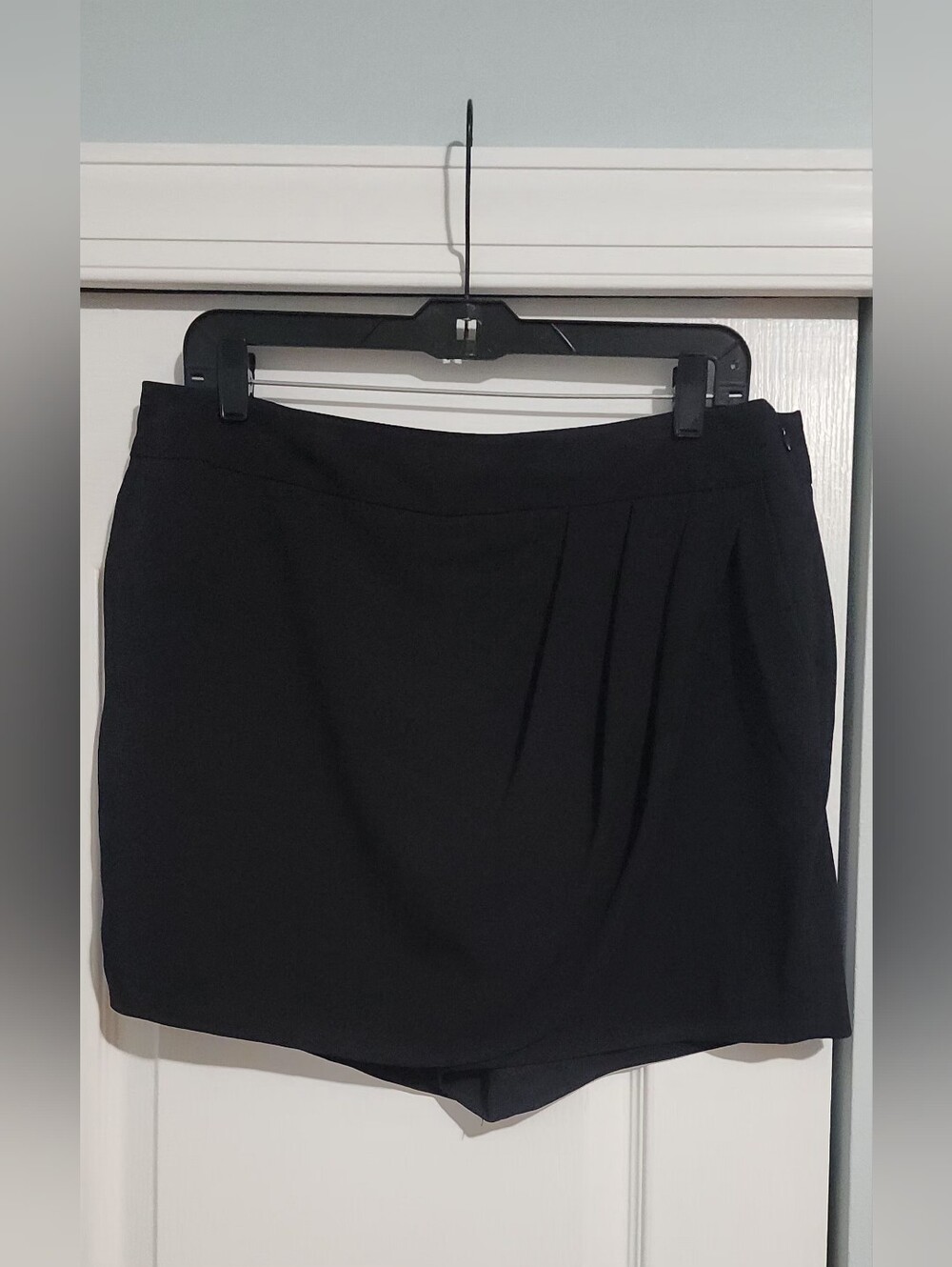 Liz Claiborne Black Tailored Skort with Front Pleats